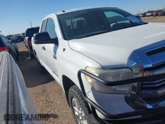 2016 Toyota Tundra 4WD Truck SR with VIN 5TFUW5F1XGX539529, listed as a IAAI auction lot 42044488 with 271,734 mi miles. Bid and sale history available at carsss.com. Image 1.