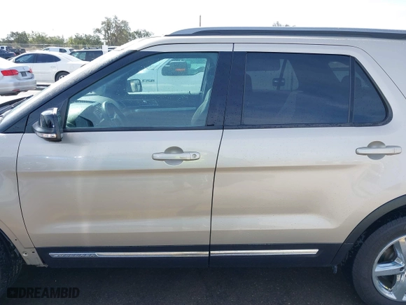 2017 Ford Explorer XLT with VIN 1FM5K8D81HGD05245, listed as a IAAI auction lot 41828547 with 104,881 mi miles. Bid and sale history available at carsss.com. Image 15.