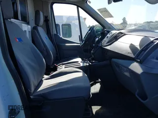 2017 Ford Transit z VIN 1FDYR2CM3HKA31676, wystawiony jako IAAI lot #42641414 z przebiegiem 315 686 mil mil oraz . Historia ofert i sprzedaży dostępna na DreamBid. Obrazek 5.