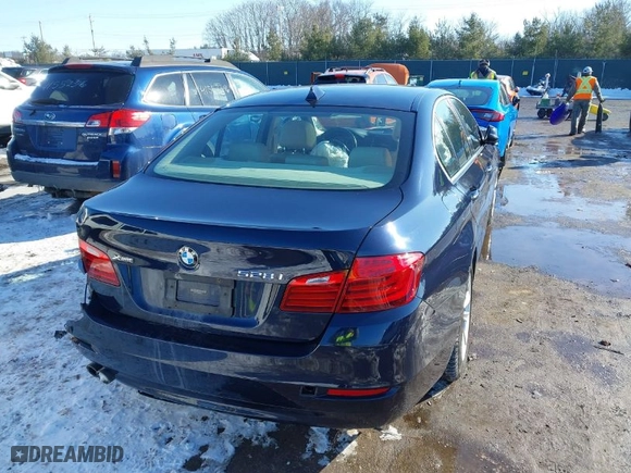 2015 BMW 5 Series 528i xDrive with VIN WBA5A7C58FD628647, listed as a IAAI auction lot 41632228 with 58,654 mi miles. Bid and sale history available at carsss.com. Image 4.