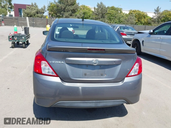 2016 Nissan Versa S z VIN 3N1CN7AP1GL910226, wystawiony jako IAAI lot #42544603 z przebiegiem 128 501 mil mil oraz . Historia ofert i sprzedaży dostępna na DreamBid. Obrazek 16.