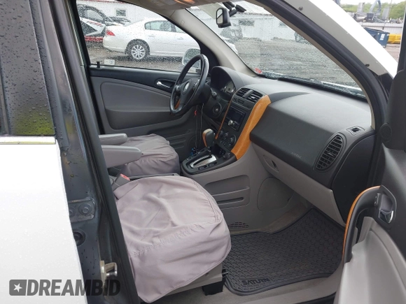 2007 Saturn VUE V6 z VIN 5GZCZ63407S878948, wystawiony jako IAAI lot #42307430 z przebiegiem 119 443 mil mil oraz . Historia ofert i sprzedaży dostępna na DreamBid. Obrazek 5.
