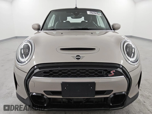 2024 MINI Convertible Cooper S with VIN WMW43DL02R3R79718, listed as a Copart auction lot 52829245 with 31,948 mi miles and Clean title. Bid and sale history available at DreamBid. Image 5.