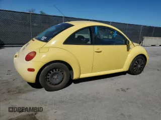 2003 Volkswagen New Beetle Coupe GL with VIN 3VWBK21CX3M414361, listed as a Copart auction lot 48229265 with 147,994 mi miles and Salvage Title. Bid and sale history available at carsss.com. Image 3.