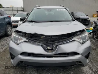 2017 Toyota RAV4 LE z VIN 2T3BFREV1HW645599, wystawiony jako Copart lot #58500105 z przebiegiem 83 266 mil mil oraz Szkoda całkowita • Salvage title. Historia ofert i sprzedaży dostępna na DreamBid. Obrazek 5.