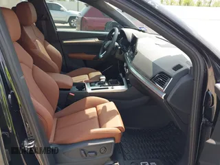 2025 Audi Q5 S line Premium z VIN WA1GAAFY3S2040329, wystawiony jako IAAI lot #41896569 z przebiegiem 2 575 mil mil oraz . Historia ofert i sprzedaży dostępna na DreamBid. Obrazek 5.