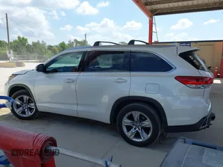 2018 Toyota Highlander Limited with VIN 5TDYZRFH8JS235979, listed as a IAAI auction lot 42324061 with 60,230 mi miles and . Bid and sale history available at DreamBid. Image 14.