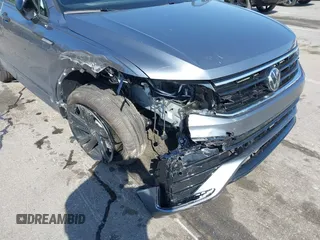 2024 Volkswagen Tiguan SE R-Line Black z VIN 3VV8B7AX0RM231879, wystawiony jako IAAI lot #41924255 z przebiegiem 1 098 mil mil oraz . Historia ofert i sprzedaży dostępna na DreamBid. Obrazek 6.