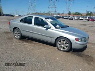 2003 Volvo S60 with VIN YV1RH59H632284355, listed as a IAAI auction lot 42033874 with 179,000 mi miles. Bid and sale history available at carsss.com. Image 1.