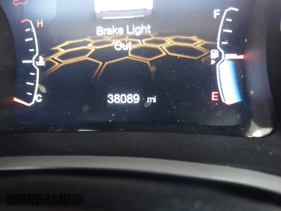 2020 Jeep Compass Latitude z VIN 3C4NJDBB6LT209985, wystawiony jako IAAI lot #42370439 z przebiegiem 38 089 mil mil oraz . Historia ofert i sprzedaży dostępna na DreamBid. Obrazek 16.