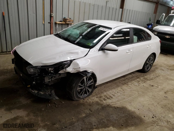 2024 Kia Forte LXS with VIN 3KPF24AD8RE699508, listed as a Copart auction lot 47425105 with 14,221 mi miles and Salvage Title. Bid and sale history available at carsss.com. Image 1.