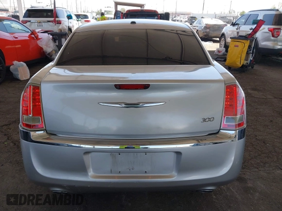 2012 Chrysler 300 Limited z VIN 2C3CCACG4CH223309, wystawiony jako IAAI lot #42217932 z przebiegiem 119 961 mil mil oraz . Historia ofert i sprzedaży dostępna na DreamBid. Obrazek 17.