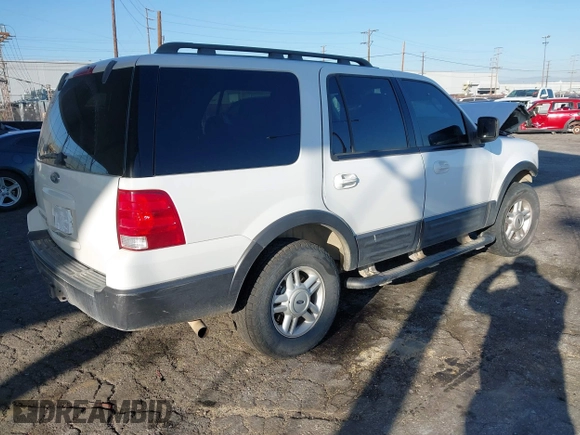 2005 Ford Expedition Special Service with VIN 1FMPU15575LA65295, listed as a IAAI auction lot 41658019 with 200,948 mi miles. Bid and sale history available at carsss.com. Image 4.