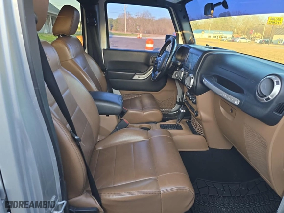 2011 Jeep Wrangler Unlimited Sahara with VIN 1J4BA5H16BL627992, listed as a Copart auction lot 49184625 with 197,845 mi miles and Clean Title. Bid and sale history available at carsss.com. Image 5.