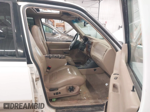 2000 Mercury Mountaineer z VIN 4M2ZU86P7YUJ40690, wystawiony jako IAAI lot #42367495 z przebiegiem 202 988 mil mil oraz . Historia ofert i sprzedaży dostępna na DreamBid. Obrazek 5.