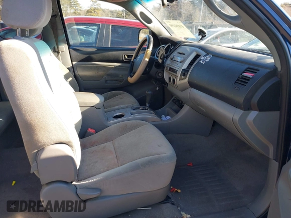 2007 Toyota Tacoma z VIN 5TEUU42N87Z439611, wystawiony jako IAAI lot #41694190 z przebiegiem 174 867 mil mil oraz . Historia ofert i sprzedaży dostępna na DreamBid. Obrazek 5.