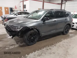 2022 Volkswagen Tiguan SE R-Line Black with VIN 3VV8B7AX9NM103988, listed as a IAAI auction lot 41908814 with 43,671 mi miles and . Bid and sale history available at DreamBid. Image 18.