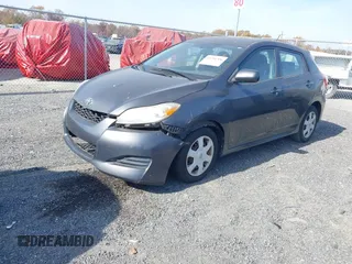 2009 Toyota Matrix with VIN 2T1KU40E59C045695, listed as a IAAI auction lot 40704306 with 140,015 mi miles and . Bid and sale history available at DreamBid. Image 2.