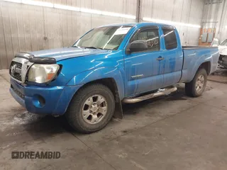 2011 Toyota Tacoma z VIN 5TFUX4EN1BX007462, wystawiony jako IAAI lot #41516380 z przebiegiem 93 111 mil mil oraz . Historia ofert i sprzedaży dostępna na DreamBid. Obrazek 18.