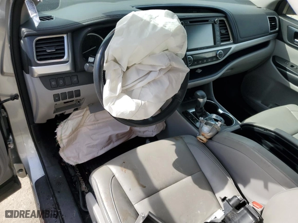 2017 Toyota Highlander XLE with VIN 5TDJZRFH2HS484001, listed as a Copart auction lot 49494205 with 0 mi miles and Non Repairable. Bid and sale history available at carsss.com. Image 8.
