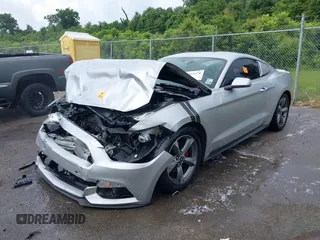 2016 Ford Mustang V6 с VIN 1FA6P8AM2G5321420, выставлен на аукционе IAAI как лот 42525170 с пробегом Не указан миль и . История ставок и продаж доступна на DreamBid. Изображение 17.