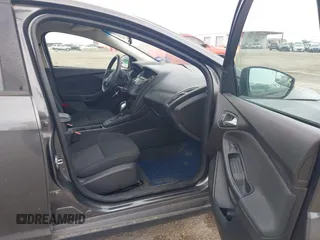 2017 Ford Focus SE z VIN 1FADP3F21HL205009, wystawiony jako IAAI lot #42305641 z przebiegiem 75 160 mil mil oraz . Historia ofert i sprzedaży dostępna na DreamBid. Obrazek 5.