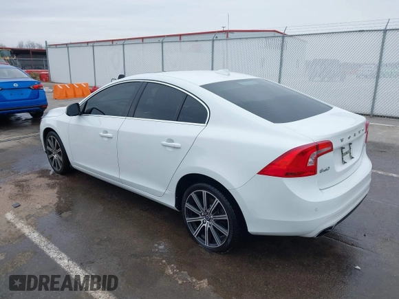 2015 Volvo S60 T6 Drive-E with VIN YV149MFK1F2366869, listed as a IAAI auction lot 41452923 with 98,005 mi miles. Bid and sale history available at carsss.com. Image 3.