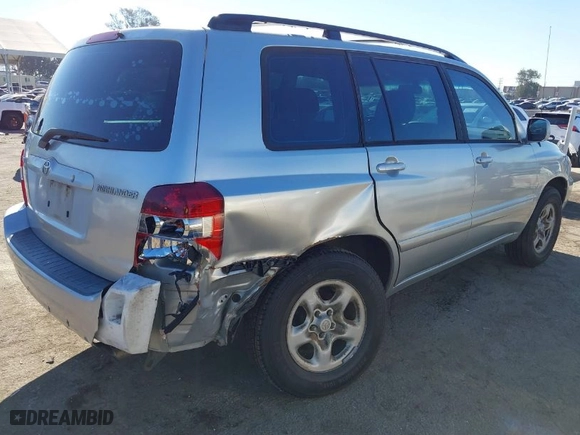 2007 Toyota Highlander with VIN JTEGD21A370167335, listed as a IAAI auction lot 41838715 with 328,281 mi miles. Bid and sale history available at carsss.com. Image 4.