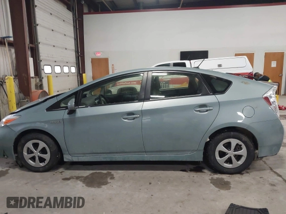 2015 Toyota Prius Four with VIN JTDKN3DU5F1877725, listed as a IAAI auction lot 41557495 with 32,729 mi miles and . Bid and sale history available at DreamBid. Image 14.