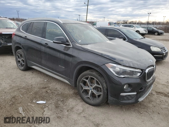 2016 BMW X1 xDrive28i with VIN WBXHT3C37GP886033, listed as a Copart auction lot 39359283 with 61,840 mi miles. Bid and sale history available at carsss.com. Image 4.