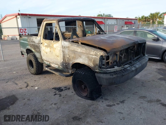 1992 Ford Bronco XL z VIN 1FMEU15N1NLA67132, wystawiony jako IAAI lot #41451821 z przebiegiem Nie podano mil oraz . Historia ofert i sprzedaży dostępna na DreamBid. Obrazek 1.