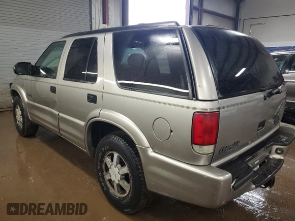2001 Oldsmobile Bravada z VIN 1GHDT13W212196750, wystawiony jako Copart lot #44019065 z przebiegiem 126 878 mil mil oraz Szkody całkowita. Historia ofert i sprzedaży dostępna na DreamBid. Obrazek 2.