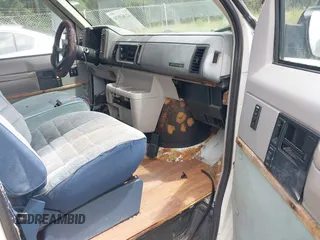 1991 Chevrolet Astro Cargo z VIN 1GBDM19Z7MB202913, wystawiony jako IAAI lot #42363530 z przebiegiem 191 695 mil mil oraz . Historia ofert i sprzedaży dostępna na DreamBid. Obrazek 5.