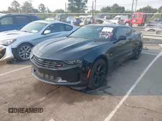 2020 Chevrolet Camaro 1LT z VIN 1G1FB1RS6L0103886, wystawiony jako IAAI lot #42402884 z przebiegiem 61 304 mil mil oraz . Historia ofert i sprzedaży dostępna na DreamBid. Obrazek 2.