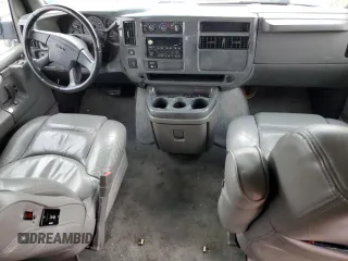 2003 GMC Savana z VIN 1GDGG29U031206019, wystawiony jako Copart lot #48920054 z przebiegiem Nie podano mil oraz Szkoda całkowita • Salvage title. Historia ofert i sprzedaży dostępna na DreamBid. Obrazek 8.