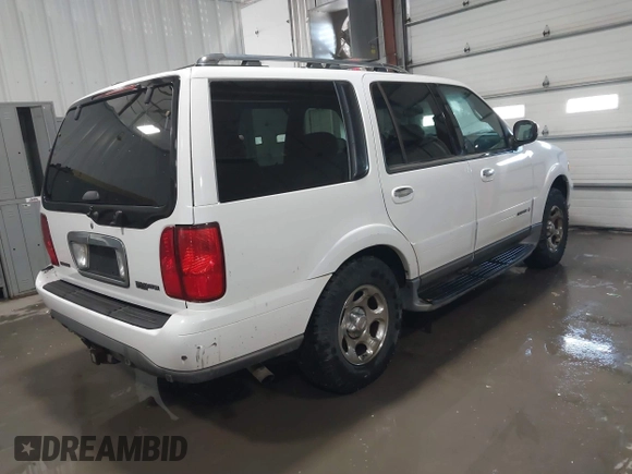 2002 Lincoln Navigator z VIN 5LMFU28R32LJ18485, wystawiony jako IAAI lot #41718606 z przebiegiem 228 590 mil mil oraz . Historia ofert i sprzedaży dostępna na DreamBid. Obrazek 4.