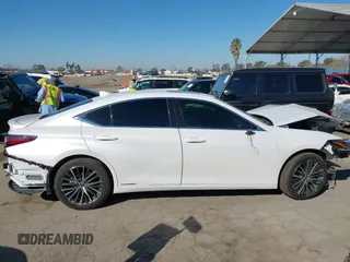 2022 Lexus ES 300h z VIN 58ADA1C19NU024116, wystawiony jako IAAI lot #41630532 z przebiegiem 22 141 mil mil oraz . Historia ofert i sprzedaży dostępna na DreamBid. Obrazek 14.