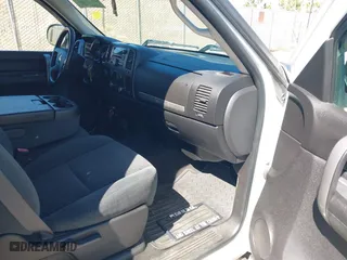2007 Chevrolet Silverado 1500 LS with VIN 2GCEK13C071539373, listed as a IAAI auction lot 40411136 with 168,254 mi miles. Bid and sale history available at carsss.com. Image 5.
