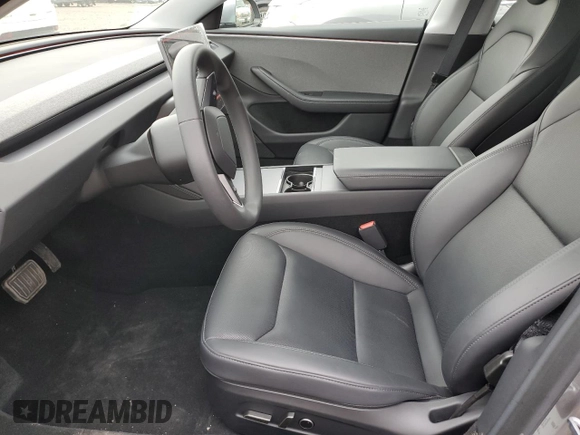 2025 Tesla Model 3 Long Range z VIN 5YJ3E1EA1SF906894, wystawiony jako Copart lot #49925085 z przebiegiem 3 477 mil mil oraz Szkoda całkowita • Salvage title. Historia ofert i sprzedaży dostępna na DreamBid. Obrazek 7.