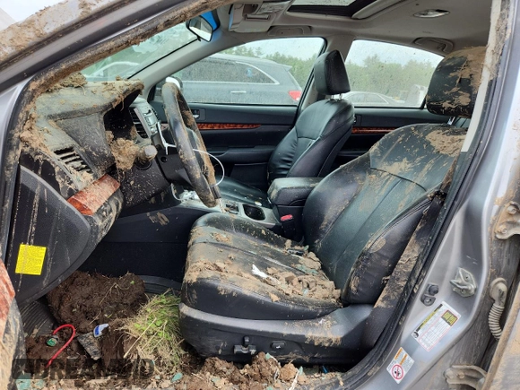 2011 Subaru Legacy Limited Power Moon z VIN 4S3BMBK6XB3237624, wystawiony jako Copart lot #59481315 z przebiegiem 211 351 mil mil oraz Szkoda całkowita • Salvage title. Historia ofert i sprzedaży dostępna na DreamBid. Obrazek 7.