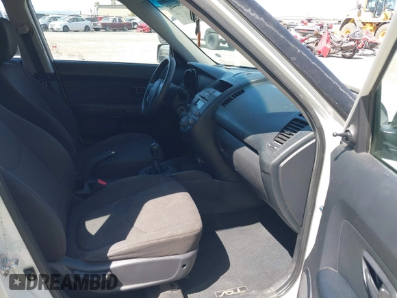 2011 Kia Soul with VIN KNDJT2A18B7335399, listed as a IAAI auction lot 42044402 with 199,371 mi miles. Bid and sale history available at carsss.com. Image 5.