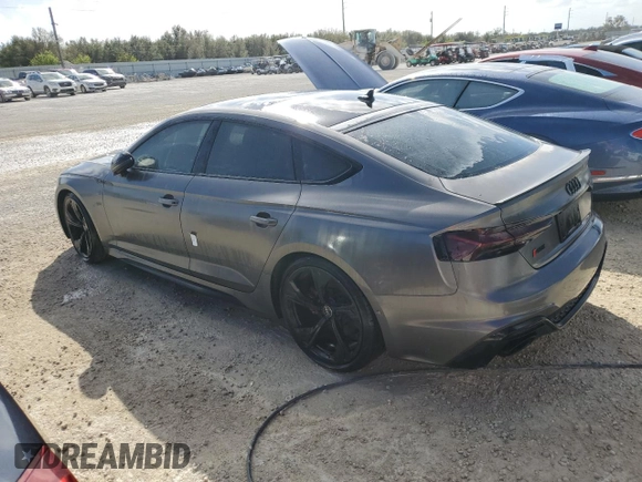 2022 Audi RS 5 Sportback z VIN WUAAWCF57NA901250, wystawiony jako Copart lot #77305584 z przebiegiem Nie podano mil oraz Nie do naprawy. Historia ofert i sprzedaży dostępna na DreamBid. Obrazek 2.