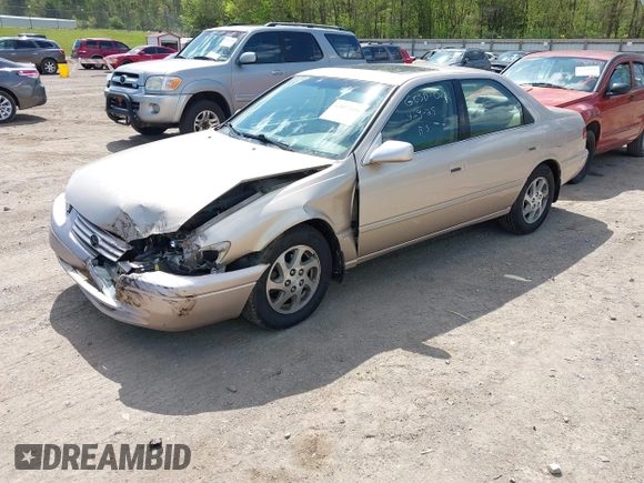 1999 Toyota Camry LE z VIN JT2BF28K9X0201679, wystawiony jako IAAI lot #42037008 z przebiegiem 107 928 mil mil oraz . Historia ofert i sprzedaży dostępna na DreamBid. Obrazek 2.