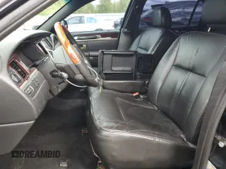 2008 Lincoln Town Car Limited z VIN 2LNHM82W58X651124, wystawiony jako Copart lot #57885485 z przebiegiem 244 887 mil mil oraz Tytuł czysty. Historia ofert i sprzedaży dostępna na DreamBid. Obrazek 7.
