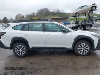 2025 Subaru Outback z VIN 4S4BTAAC8S3170716, wystawiony jako IAAI lot #41979170 z przebiegiem 2 783 mil mil oraz . Historia ofert i sprzedaży dostępna na DreamBid. Obrazek 14.