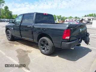2015 Ram 1500 Express z VIN 1C6RR7KT4FS768971, wystawiony jako IAAI lot #42114105 z przebiegiem 97 725 mil mil oraz . Historia ofert i sprzedaży dostępna na DreamBid. Obrazek 3.