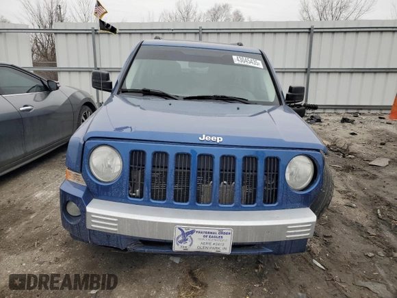 2009 Jeep Patriot Limited z VIN 1J4FF48B99D238239, wystawiony jako Copart lot #43045435 z przebiegiem 186 908 mil mil oraz Szkoda całkowita • Salvage title. Historia ofert i sprzedaży dostępna na DreamBid. Obrazek 5.
