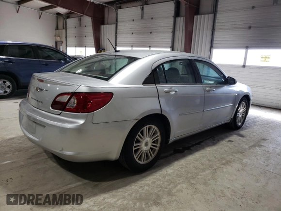 2007 Chrysler Sebring z VIN 1C3LC46K97N512331, wystawiony jako Copart lot #52347345 z przebiegiem 129 547 mil mil oraz Czysty tytuł • Clean title. Historia ofert i sprzedaży dostępna na DreamBid. Obrazek 3.