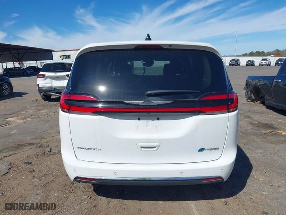 2024 Chrysler Pacifica Hybrid Select with VIN 2C4RC1S78RR123787, listed as a IAAI auction lot 41743820 with NaN miles. Bid and sale history available at carsss.com. Image 16.