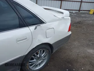2000 Toyota Avalon XL z VIN 4T1BF28B9YU040456, wystawiony jako IAAI lot #42310333 z przebiegiem 201 596 mil mil oraz . Historia ofert i sprzedaży dostępna na DreamBid. Obrazek 12.